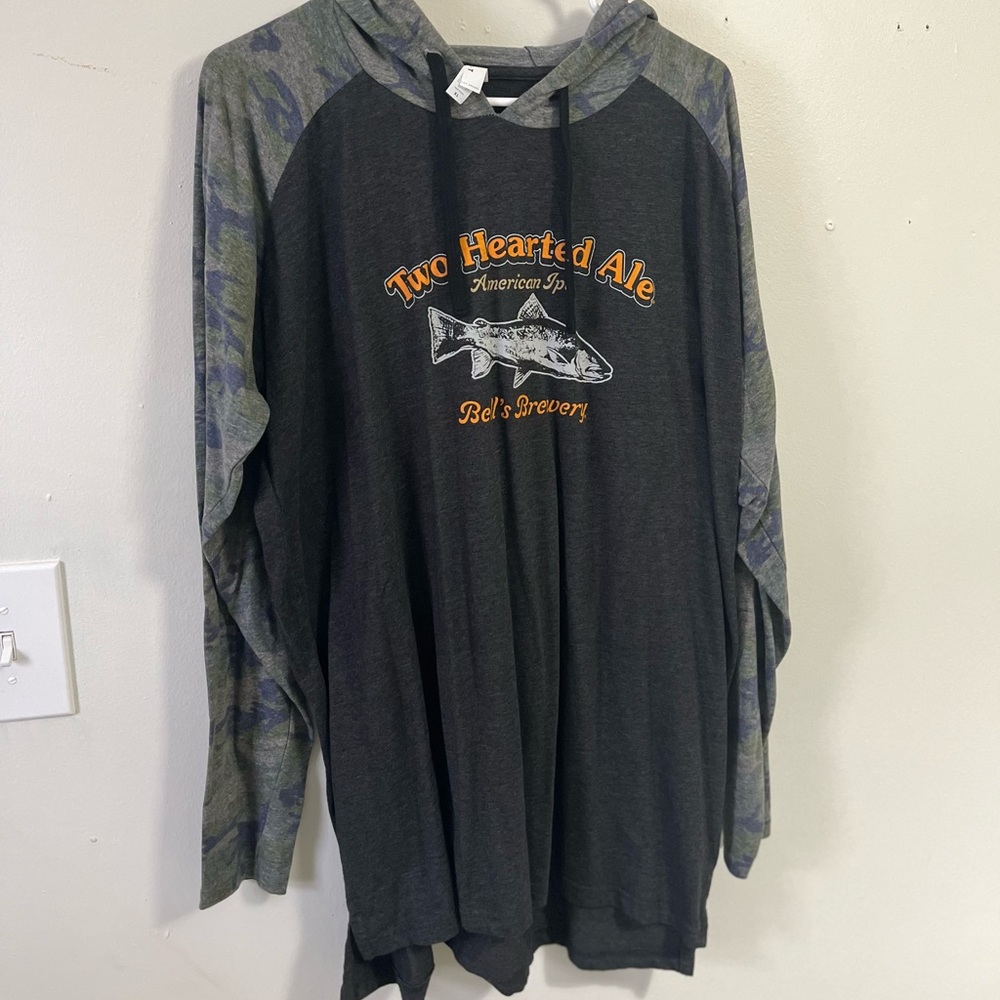 Bella two hearted hoodie shirt XL men with camo